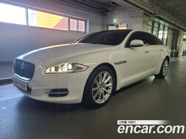 Jaguar XJ 2013 thumb 12