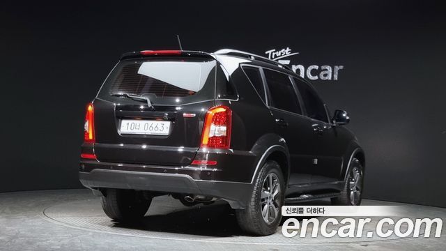 SsangYong Rexton 2015 thumb 3