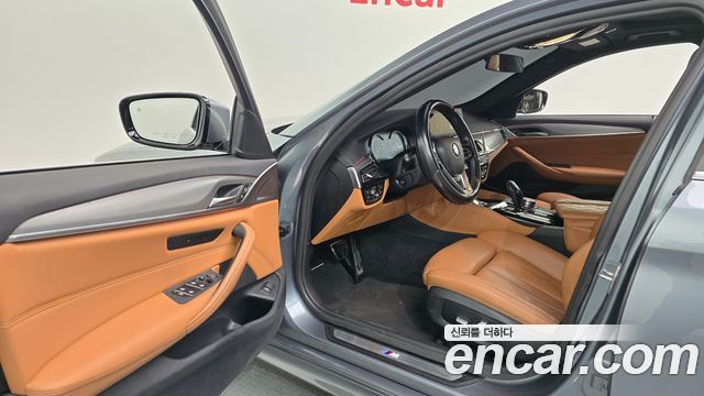 BMW 5 серии 2018 thumb 10