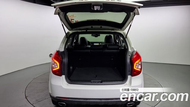 SsangYong Korando 2016 thumb 11