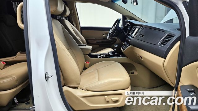 Kia Carnival 2018 thumb 11