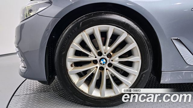 BMW 5 серии 2018 thumb 6