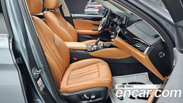 BMW 5 серии 2018 thumb 11