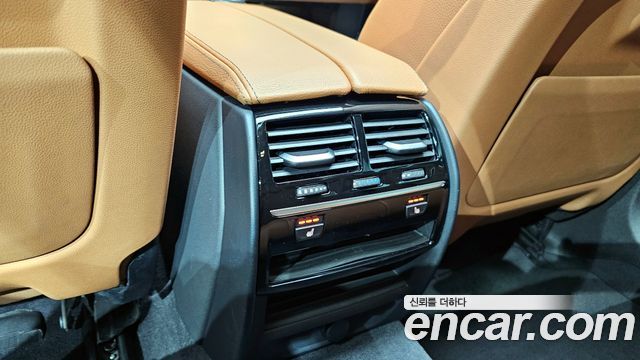 BMW 5 серии 2018 thumb 12