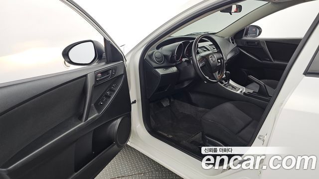 Mazda 3 2011 thumb 10