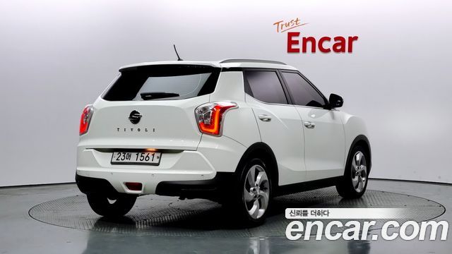 SsangYong Tivoli 2015 thumb 3