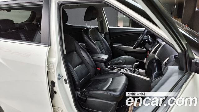 SsangYong Tivoli 2015 thumb 11