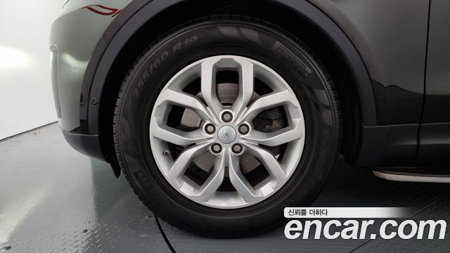 Land Rover Discovery 2019 thumb 6