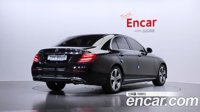 Mercedes-Benz E-Class 2019 thumb 3