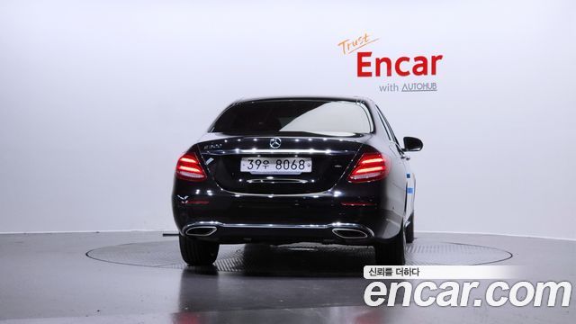 Mercedes-Benz E-Class 2019 thumb 4