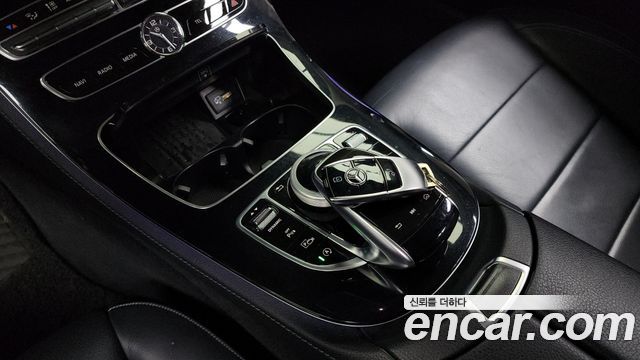 Mercedes-Benz E-Class 2019 thumb 9