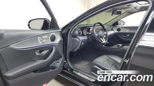 Mercedes-Benz E-Class 2019 thumb 10