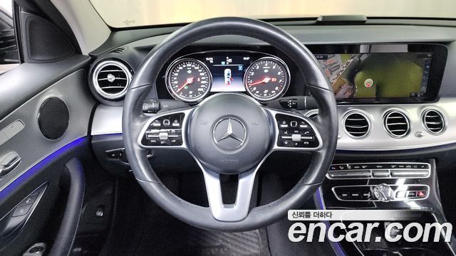 Mercedes-Benz E-Class 2019 thumb 11