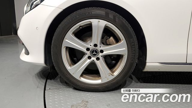 Mercedes-Benz E-Class 2018 thumb 6