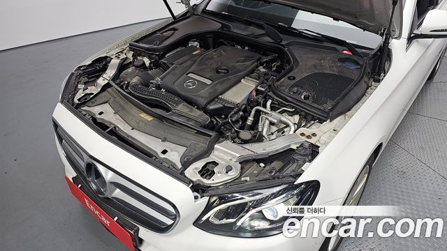 Mercedes-Benz E-Class 2018 thumb 7