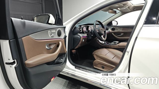 Mercedes-Benz E-Class 2018 thumb 10