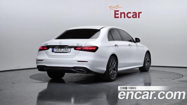 Mercedes-Benz E-Class 2023 thumb 3