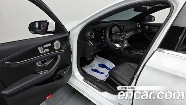 Mercedes-Benz E-Class 2023 thumb 10