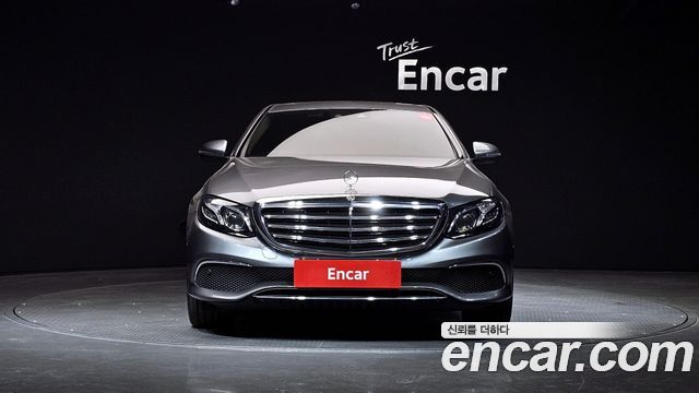 Mercedes-Benz E-Class 2017 thumb 4