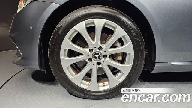 Mercedes-Benz E-Class 2017 thumb 6