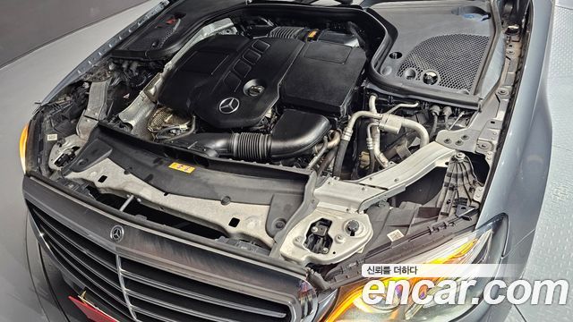 Mercedes-Benz E-Class 2017 thumb 7