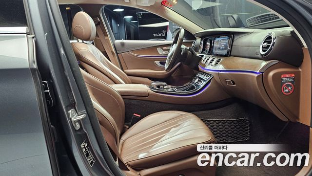 Mercedes-Benz E-Class 2017 thumb 10