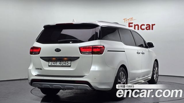 Kia Carnival 2015 thumb 3