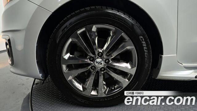 Kia Carnival 2015 thumb 5
