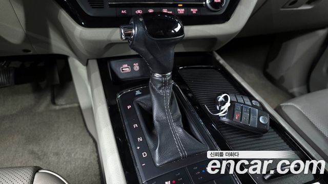 Kia Carnival 2015 thumb 9