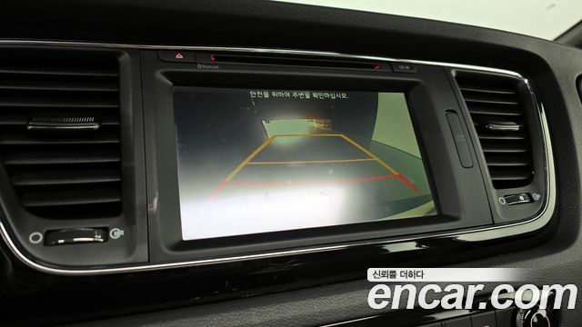 Kia Carnival 2015 thumb 11