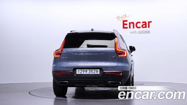 Volvo XC40 2020 thumb 4
