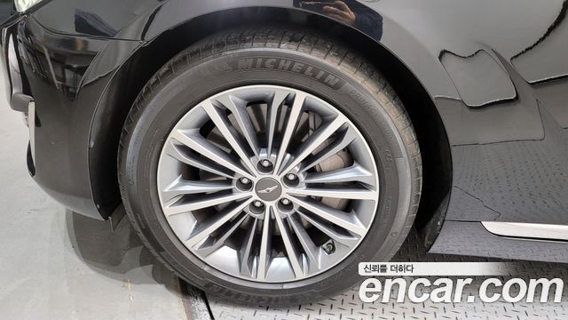 Genesis G90 2016 thumb 6