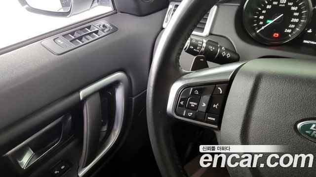 Land Rover Discovery Sport 2017 thumb 12