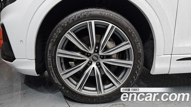 Audi Q8 2021 thumb 5