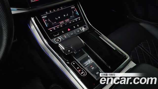 Audi Q8 2021 thumb 9