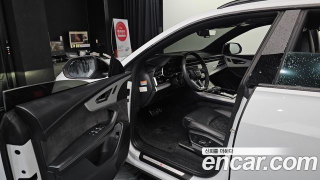 Audi Q8 2021 thumb 10