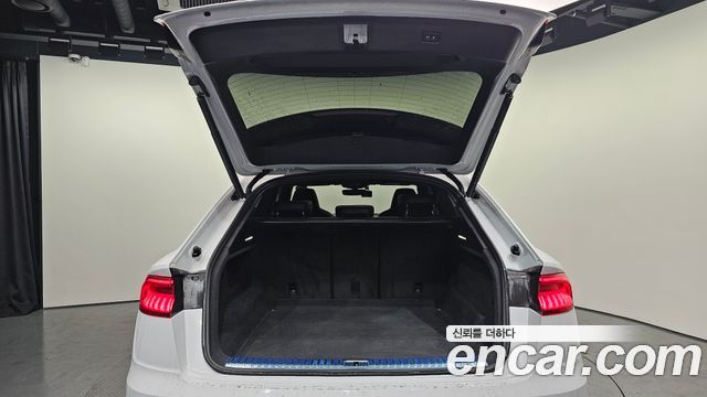 Audi Q8 2021 thumb 11