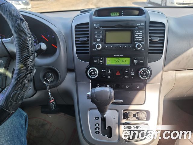 Kia Carnival 2013 thumb 6