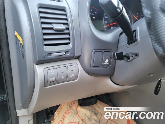 Kia Carnival 2013 thumb 9