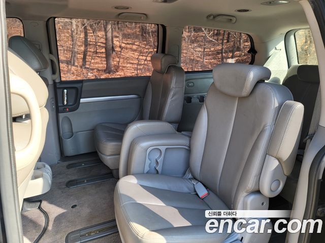 Kia Carnival 2013 thumb 11