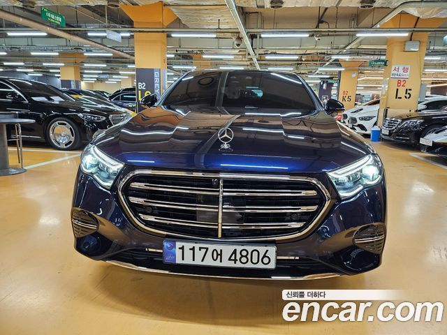 Mercedes-Benz E-Class 2024 thumb 3