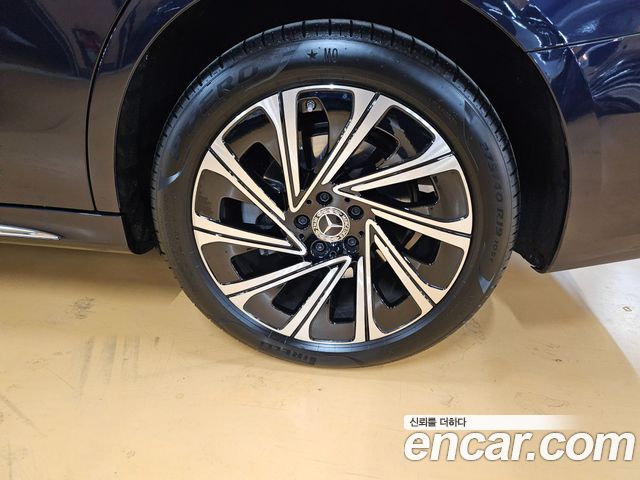 Mercedes-Benz E-Class 2024 thumb 10