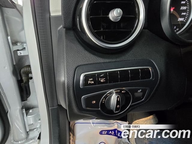 Mercedes-Benz C-Class 2016 thumb 8
