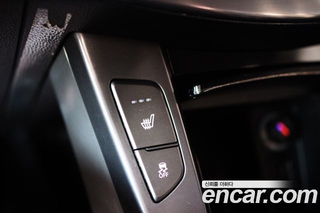 Hyundai i40 2013 thumb 12