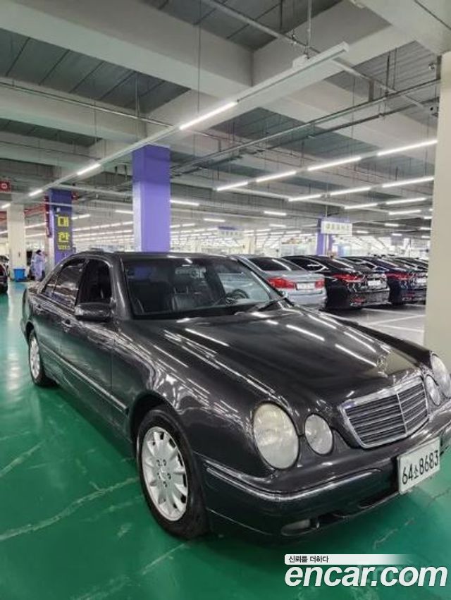 Mercedes-Benz E-Class 2001 thumb 2