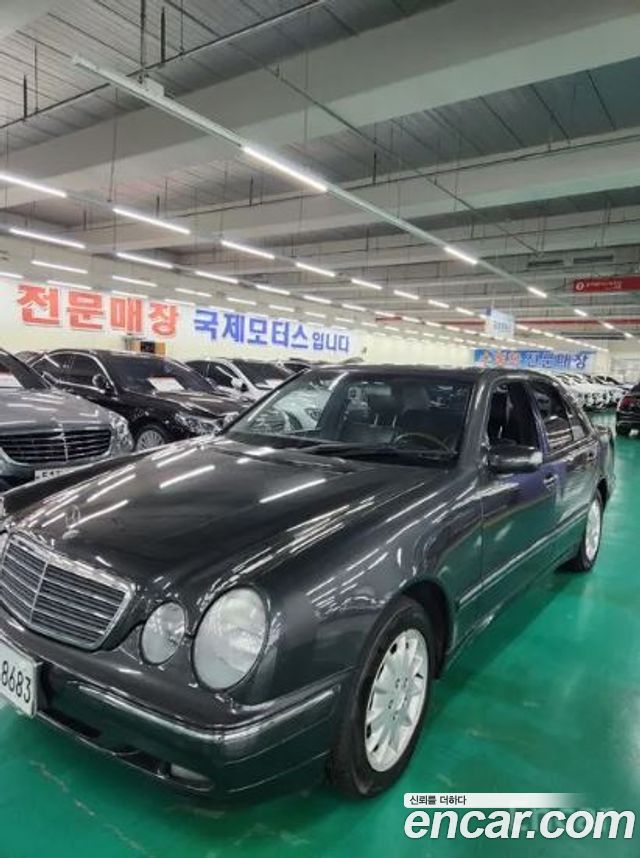 Mercedes-Benz E-Class 2001 thumb 3