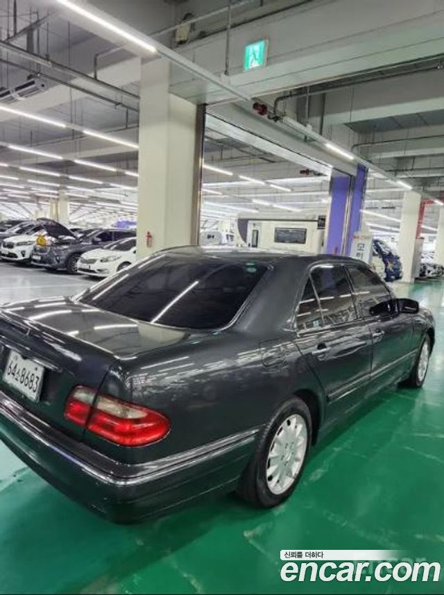 Mercedes-Benz E-Class 2001 thumb 9
