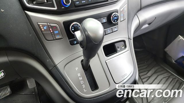 Hyundai Starex 2017 thumb 10