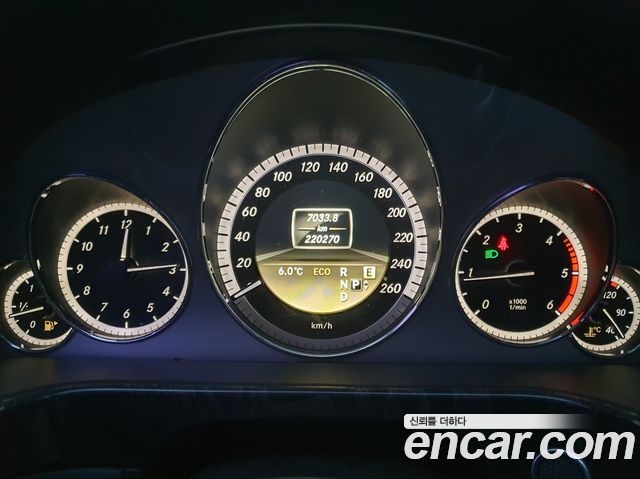 Mercedes-Benz E-Class 2012 thumb 6