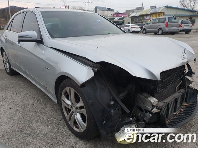Mercedes-Benz E-Class 2012 thumb 12